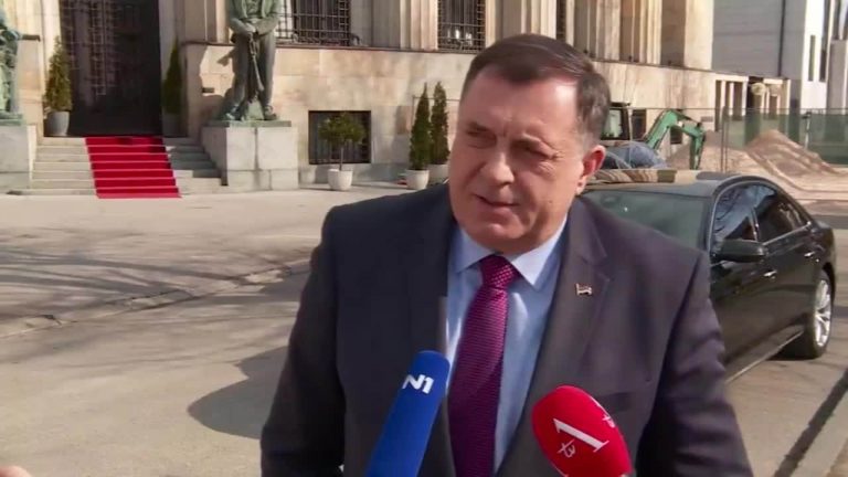 Dodik: Republika Srpska se neće braniti tenkovima