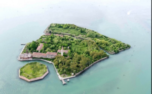 Na Jadranu postoji otok gdje 50 posto tla cine ljudski ostaci 696x434 1