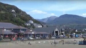 OTAC SEDMERO DJECE SPAŠAVAO SVOJU DJECU IZ MORA I POGINUO 696x388 1