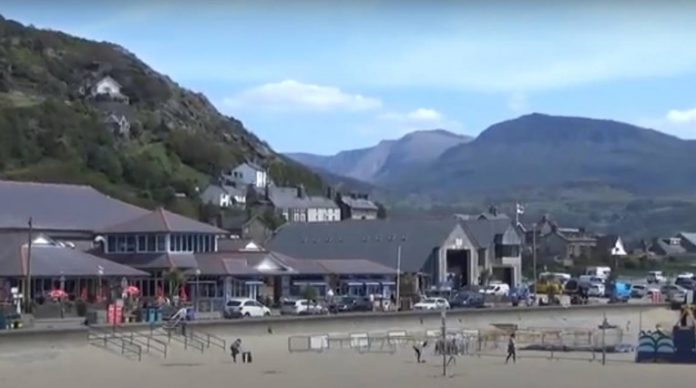 OTAC SEDMERO DJECE SPAŠAVAO SVOJU DJECU IZ MORA I POGINUO 696x388 1