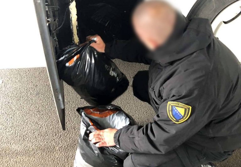 BiH: Oduzeto 5.958 komada trenerki, 3.500 raspršivača…