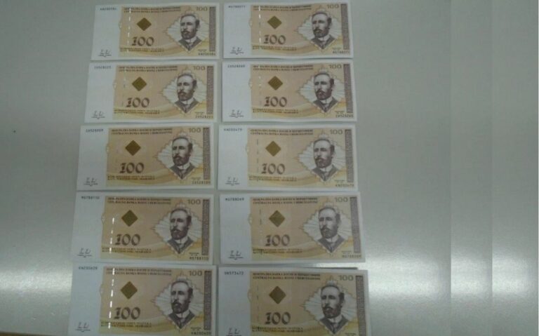 Uhapšena četvorka: Našli im krivotvorene PCR testove, novčanice od 100 KM…