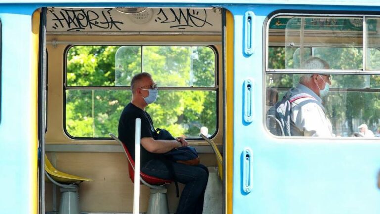 Prije šest mjeseci dijelili smo bocu vode, rukovali se – danas je to nezamislivo