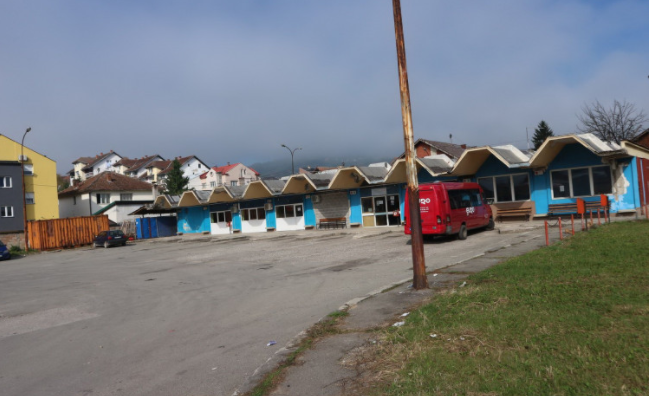 Prazna autobuska stanica ni putnika ni prijevoznika