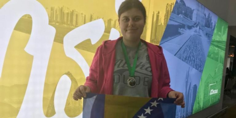 Zeničanka Melika Lošić na smotri znanja u SAD-u osvojila četiri medalje