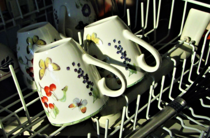 Rasprave o pranju suda u masini22 696x460 1