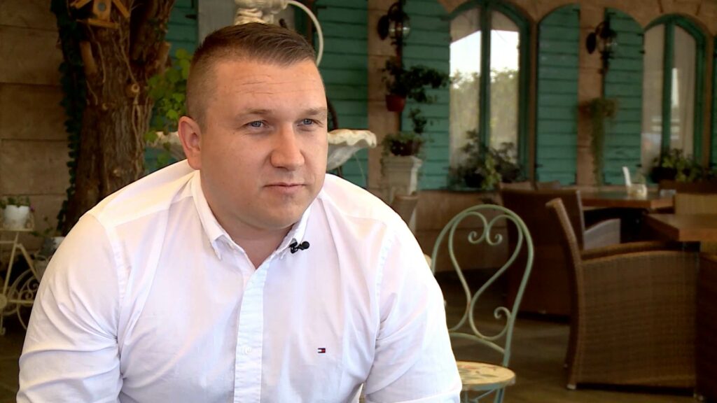 SA GRADISKA RESTORAN PKG SNM 1 20200912 210658497 mxf 00 00 36 16 Still001