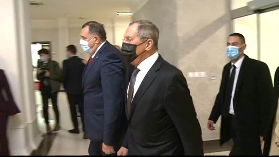 SA IKONA FOLLOW PKG SEM 1 20201221 165059908 00 00 09 07 Still003