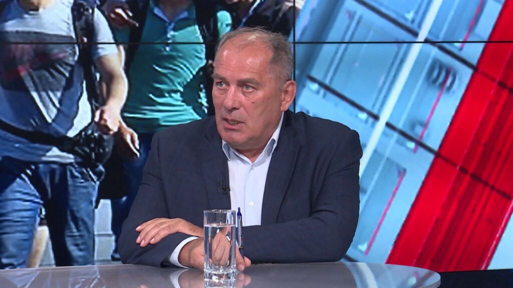 SA MIGRANTI VO 2 BOB 1 20200926 161822348 00 03 16 24 Still005