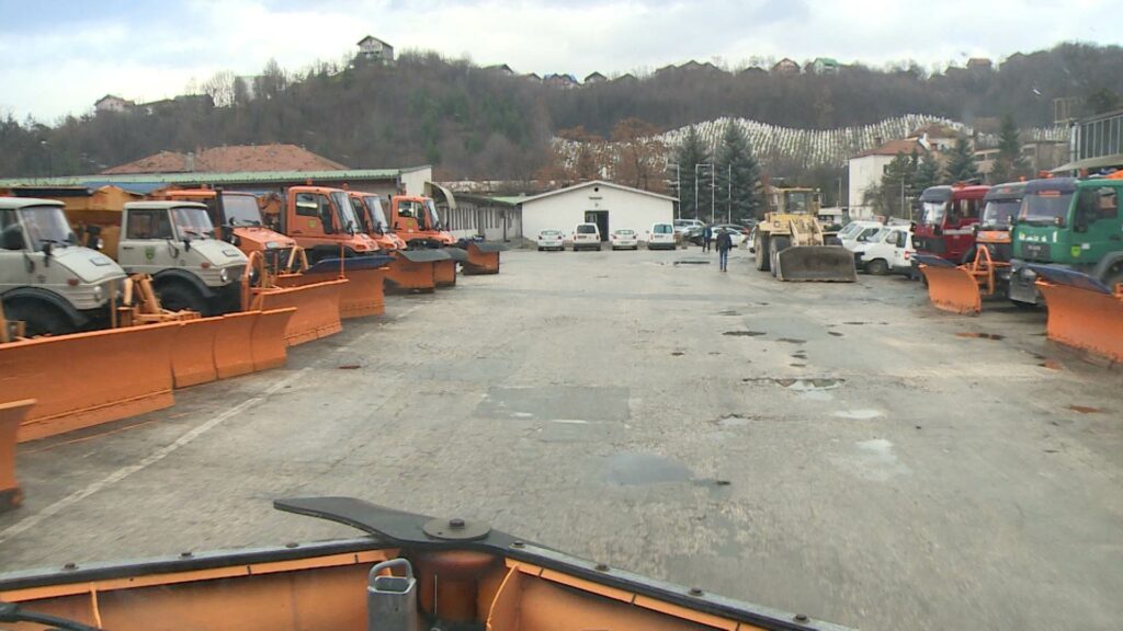 SA ZIMSKA SLUZBA PKG IVA 1 20201204 152030427 mxf 00 01 11 22 Still001