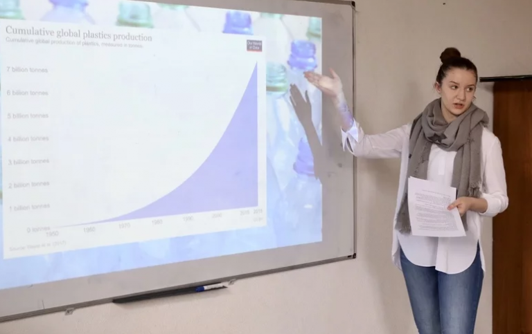 Tinejdžerka Esma Hodžić pokrenula projekt: U BiH uvesti opciju povrata plastičnih flaša