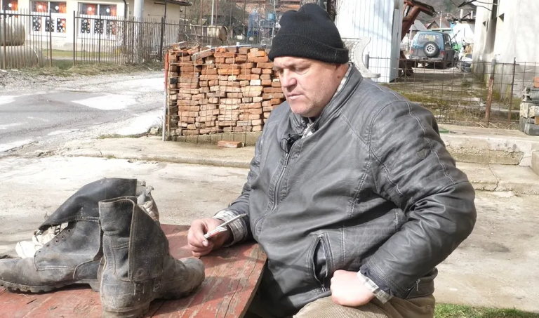 Samo jednom u životu imao nove cipele: Jedina želja Adema iz Fojnice je obuća broj 52