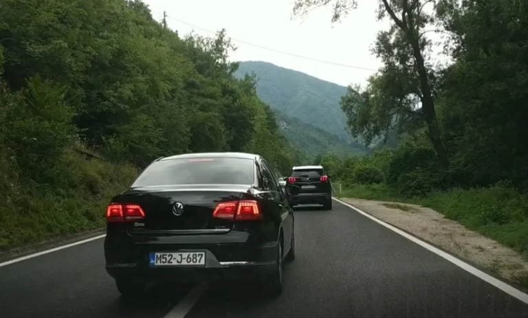 Vozač Passata napravio više prekršaja na M-17, sve zabilježila kamera (VIDEO)