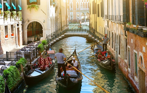 Venecija ograničava broj ljudi koji mogu u gondole, žale se kako su turisti sve deblji