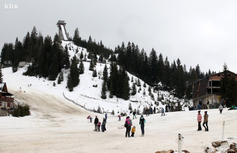 Posjetioci na Vlašiću nakon novogodišnje noći uživali u prvoj januarskoj šetnji