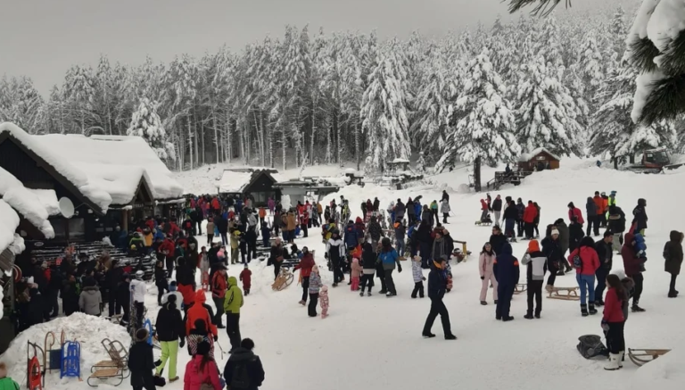 Skijalište na Blidinju ovog vikenda okuplja oko četiri hiljade posjetitelja iz BiH