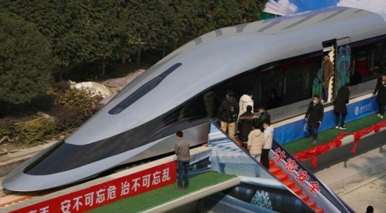 Kina predstavila voz koji lebdi iznad šina i juri čak 620 km/h