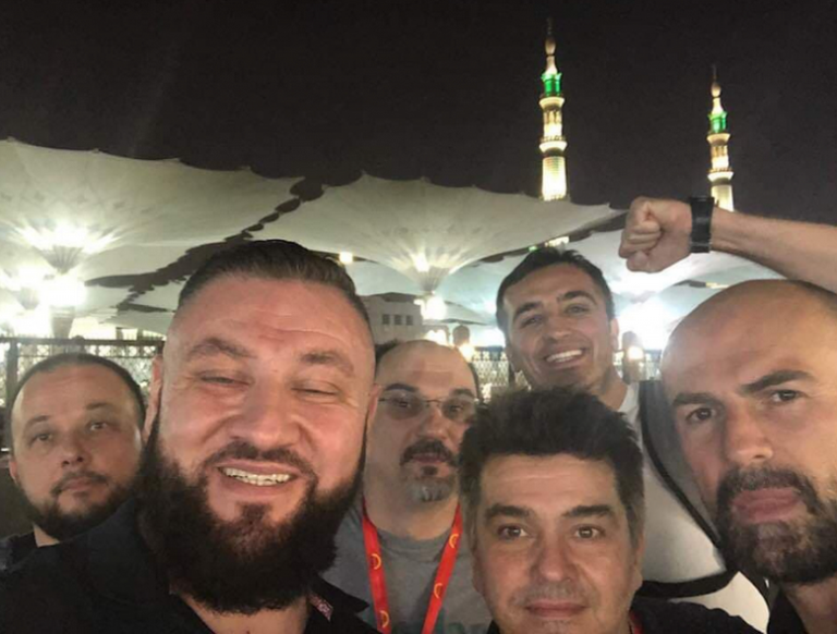 Bh. glumci Aleksandar Seksan i Ermin Sijamija s prijateljima otišli na umru