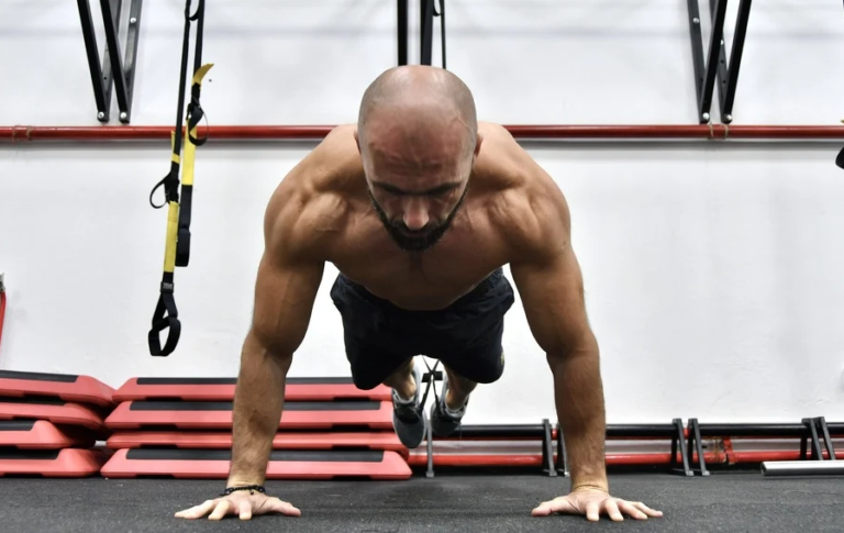Fitness trener Nedim Babić pokazao nam je tri najefikasnije vježbe za mršavljenje