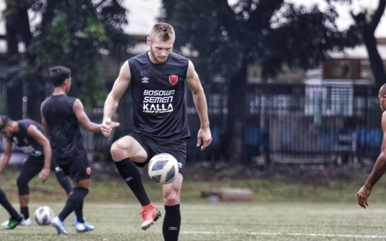 Hasić predstavljen u indonezijskom gigantu: Svi su ludi za nogometom, stadioni su puni