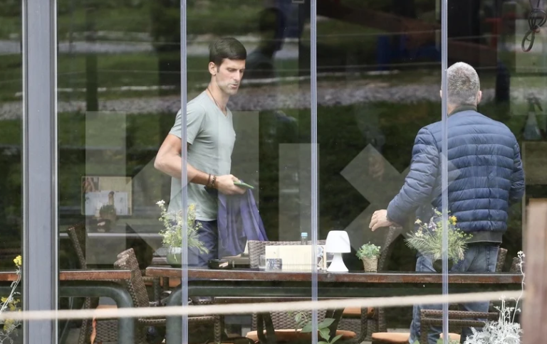 Ekskluzivne fotografije: Novak Đoković s porodicom odmara u hotelu Pino na Trebeviću