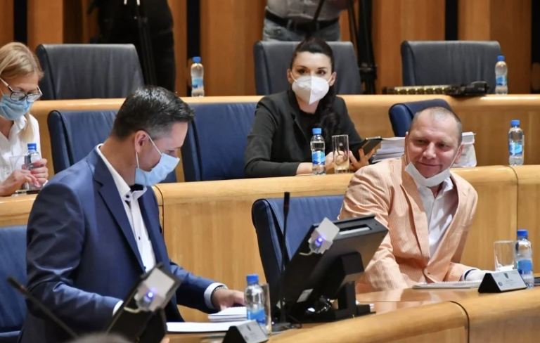 Miletić: Telefoni 7 miliona, putni troškovi 12 miliona, novi automobili… Degutantno!