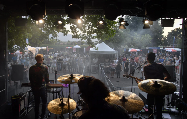 Nevjerovatno: U Njemačkoj organizuju koncert da bi testirali koliki je rizik zaraze od koronavirusa/ Prijavilo se 1.000 ljudi