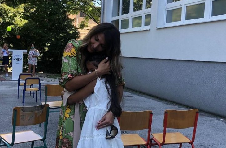 EMOTIVAN TRENUTAK: Hanka Paldum ispratila unuku u prvi razred