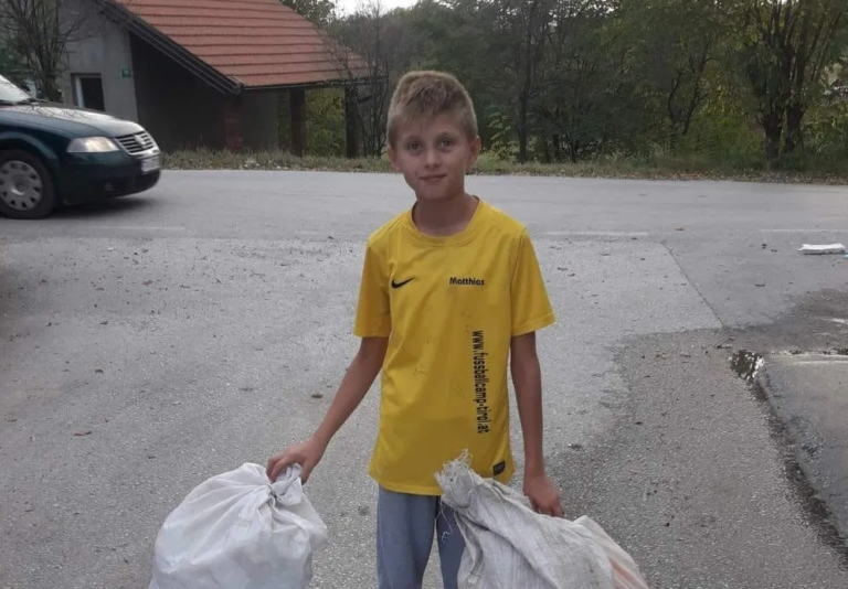 Učenik petog razreda od početka školske godine sakupio 770 plastičnih flaša