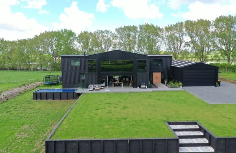 Ovako izgleda kuća napravljena od 12 kontejnera