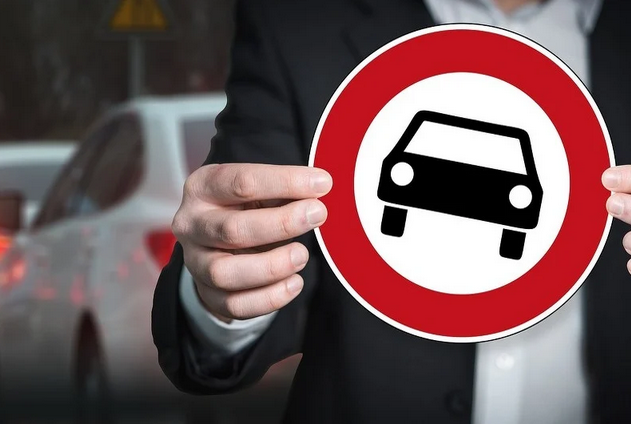 Velika Britanija bi mogla 2030. godine zabraniti automobile na fosilna goriva