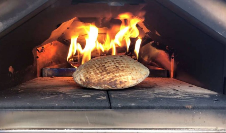 Pravi ukus Bosne u Torontu: Supružnici iz BiH Kanađane zaludili somunom