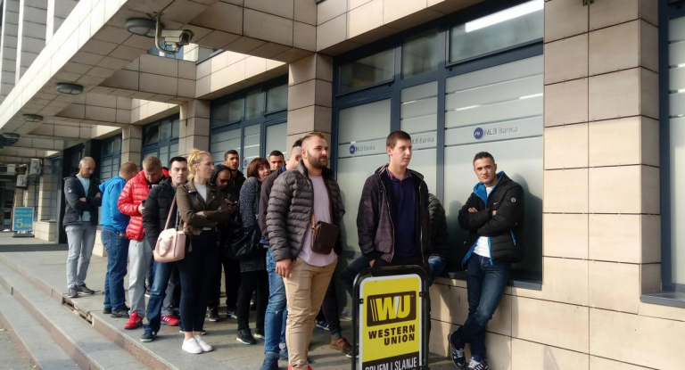 Redovi ispred Konzulata Slovenije u Banjaluci: Evo zbog čega odlaze iz BiH