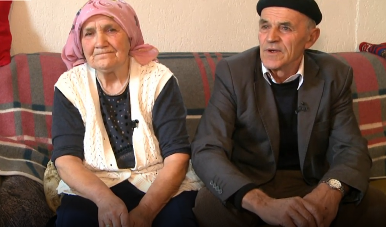 Ako se prije momak i djevojka primaknu jedno drugom, odmah je šćap po glavi