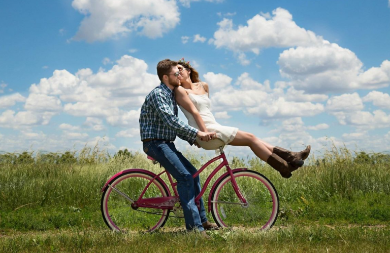 Najromantičniji mjesec: Ova 3 znaka u junu čeka sreća u ljubavi