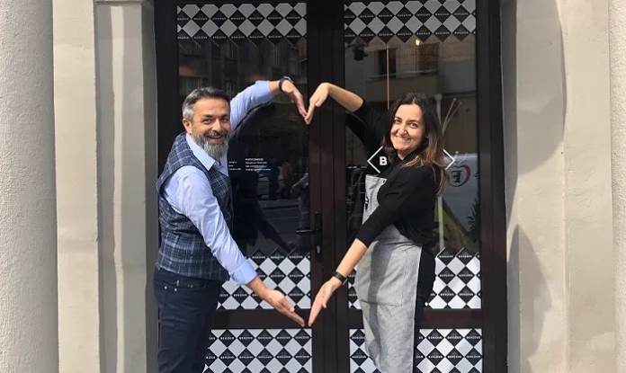 Screenshot 2020 08 01 BONJOUR11 jpg WEBP Image 700 × 417 pixels 696x415 1