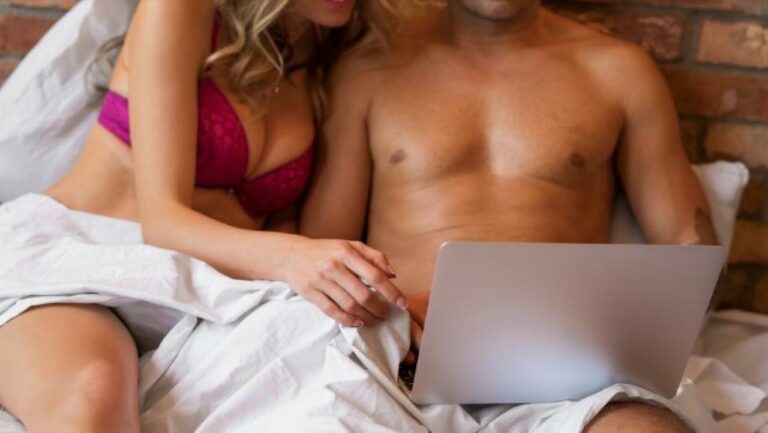 Muškarci počinju gledati porno filmove s 10 godina, a evo na što se u njima najviše fokusiraju