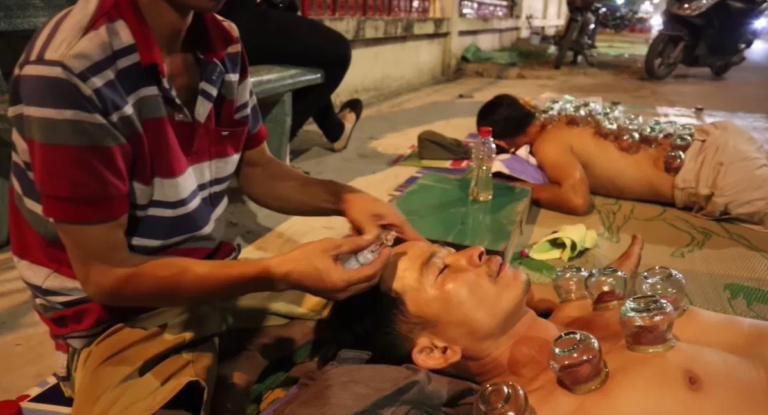 Neobičan biznis: Vijetnamske masaže uz cestu za samo 2 dolara