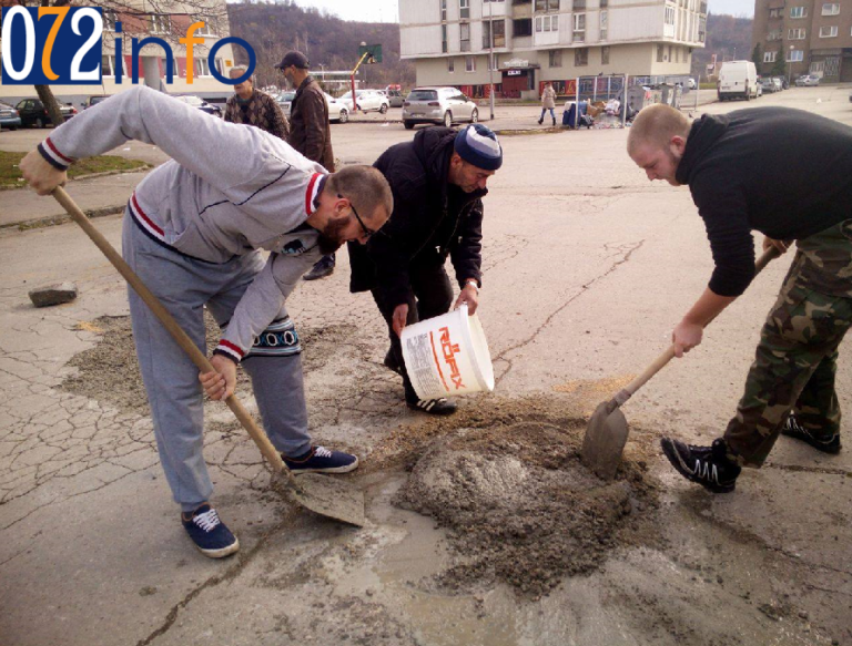 Mještani Blatuše za primjer, sami renoviraju put (FOTO)