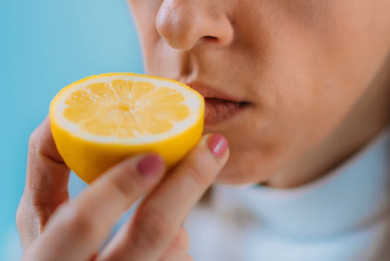 Zbog čega Covid pacijenti ne osjećaju miris: Šta je anosmija?