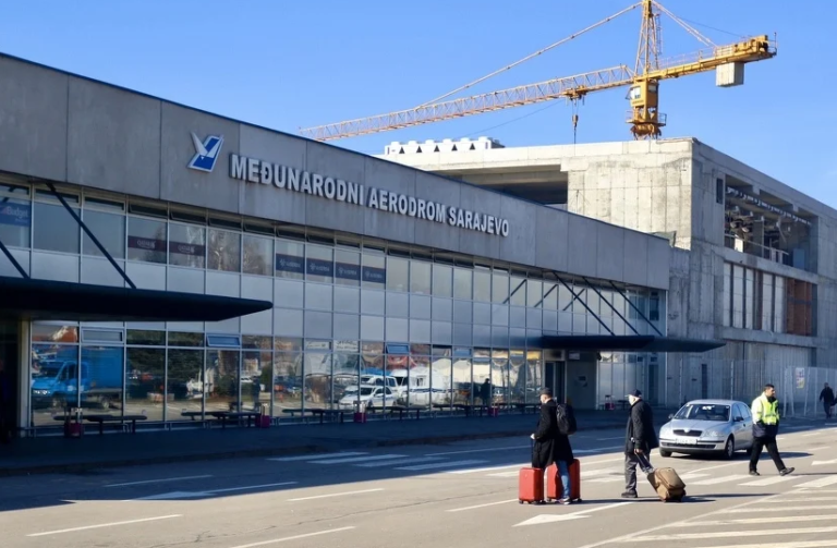 Sarajevski aerodrom za prvih pet mjeseci izgubio pet miliona KM, radnicima 30 posto manje plate