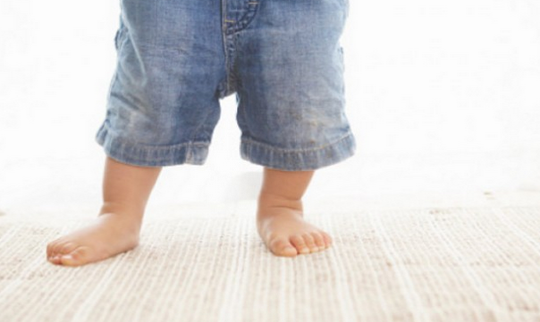 Nauka potvrdila: Djeca treba što više da hodaju bosa