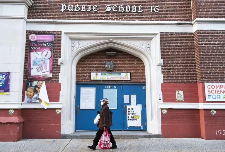 Škole u New Yorku uskoro se otvaraju uz sedmična testiranja na koronavirus