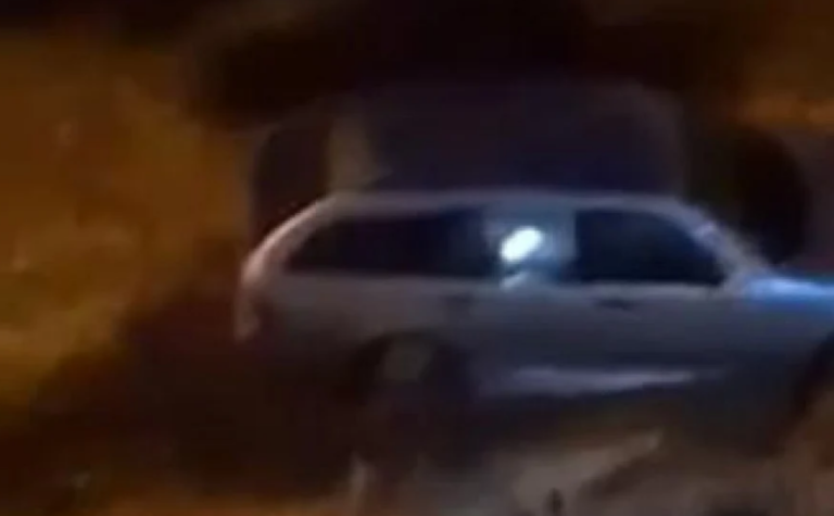 Poplave u Sjenici: Voda nosi automobile (VIDEO)