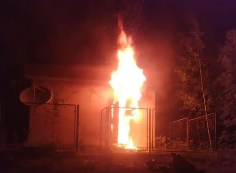 Grom udario u repetitor u jednom bh. gradu: Izgorio cijeli objekat