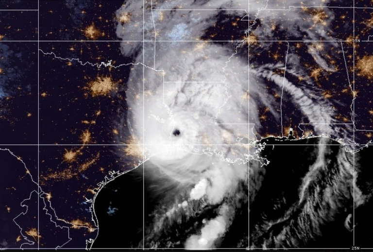 Uragan Laura odnio 14 života u SAD-u, stotine hiljada ljudi ostalo bez struje i pitke vode