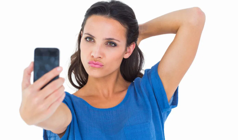 Raste broj narcisoidnih žena, prepunih samopouzdanja, bez ikakvog pokrića