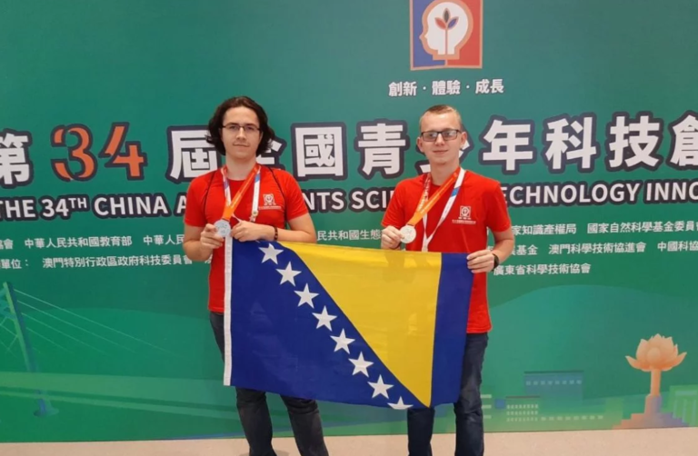 Veliki uspjeh naših učenika: Srebrena medalja u Kini za naučne projekte