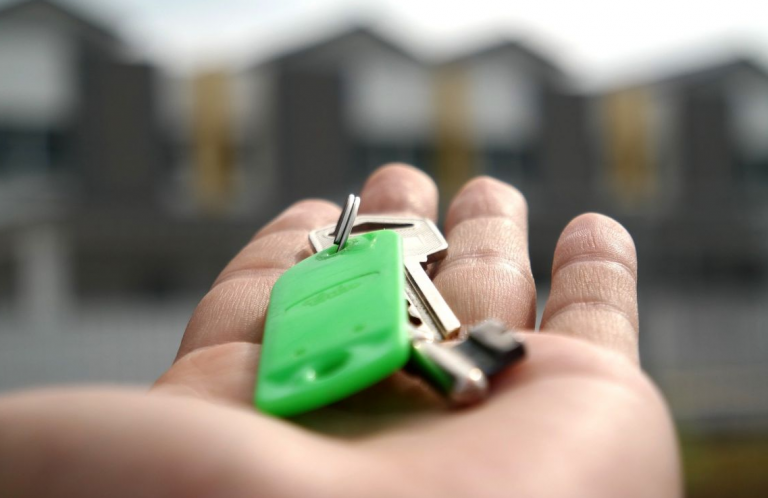 Mnogi bježe iz gradova, nekretnine pojeftinile za trećinu