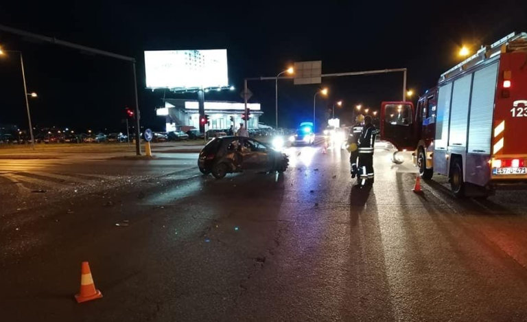 Teška saobraćajna nesreća: U sudaru tri vozila povrijeđene četiri osobe